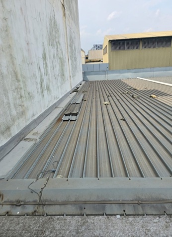 Metal roof prepared for Flintkote Colourflex elastomeric coating